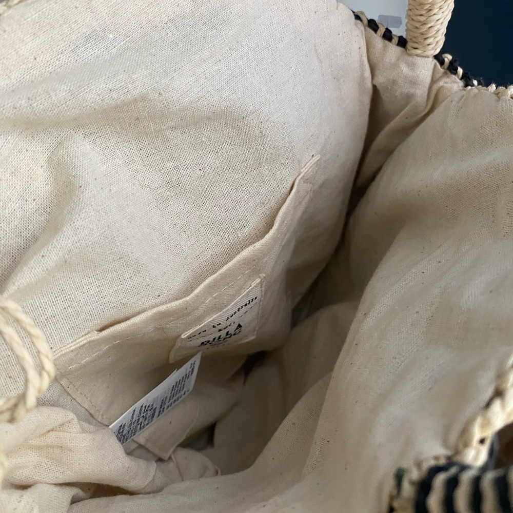 Billabong Cream and Black Crossbody Woven Bag - Picture 5 of 10